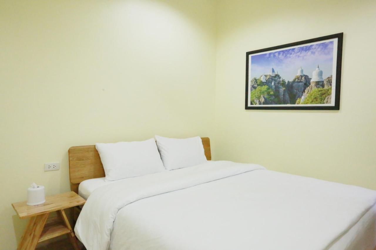 Interest Poshtel Hostel Bangkok Exterior photo