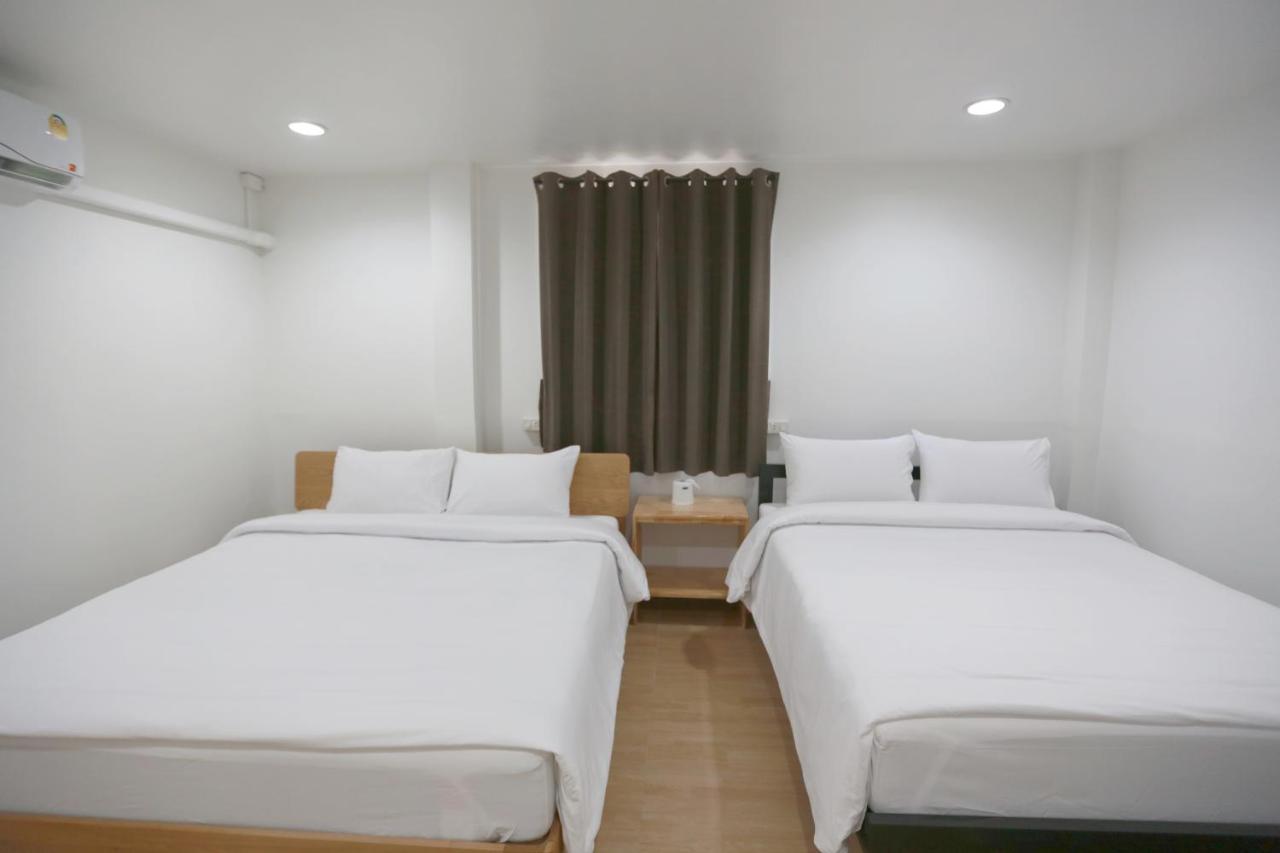 Interest Poshtel Hostel Bangkok Exterior photo